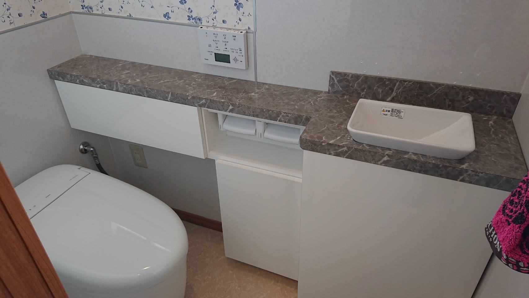 【オーダー家具】トイレの洗面収納を石目調でかっこよくリフォーム(名古屋)